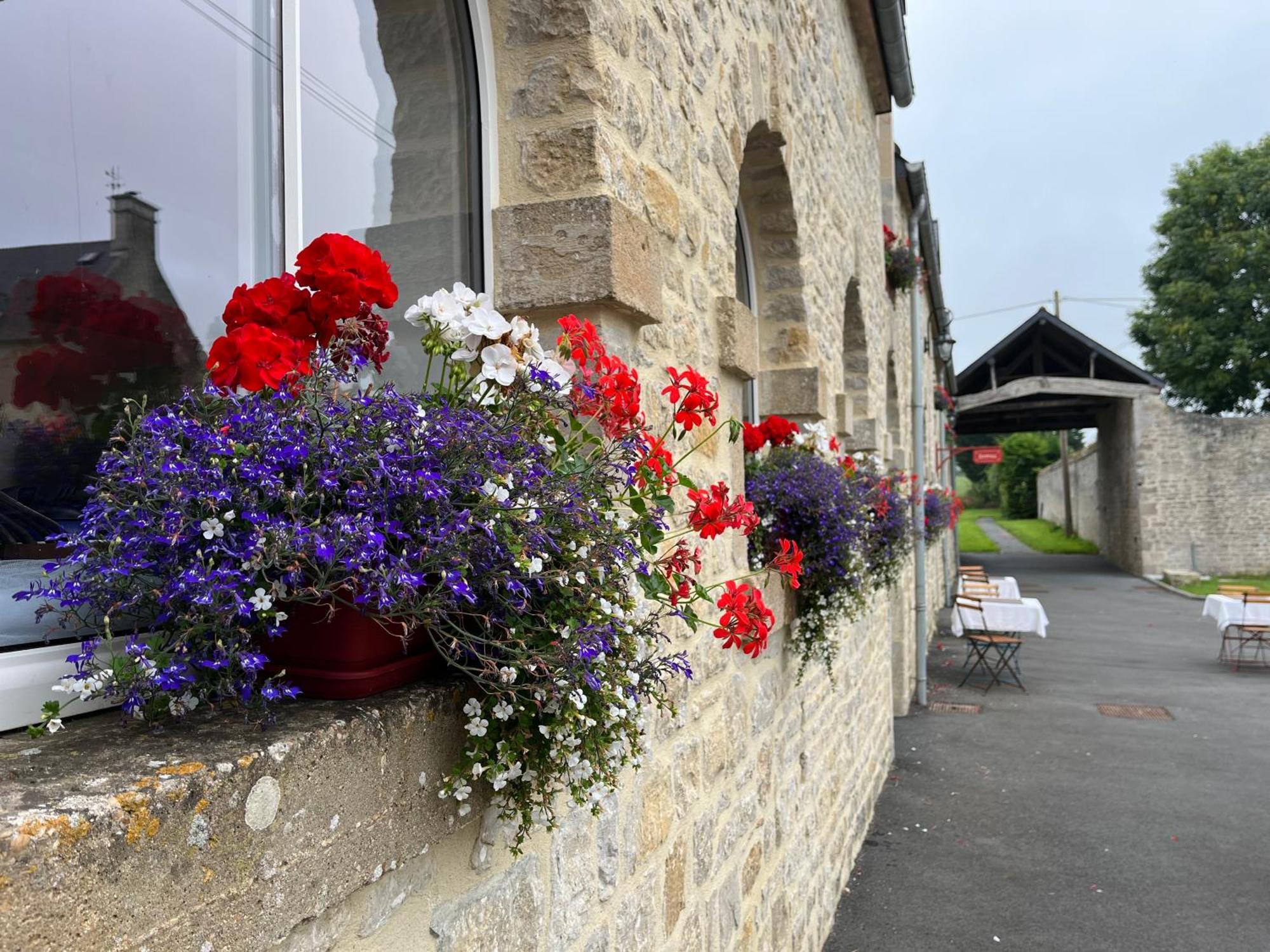 chambre d'hôtes Le Domaine de la Vallée Saint-Martin-de-Varreville Esterno foto